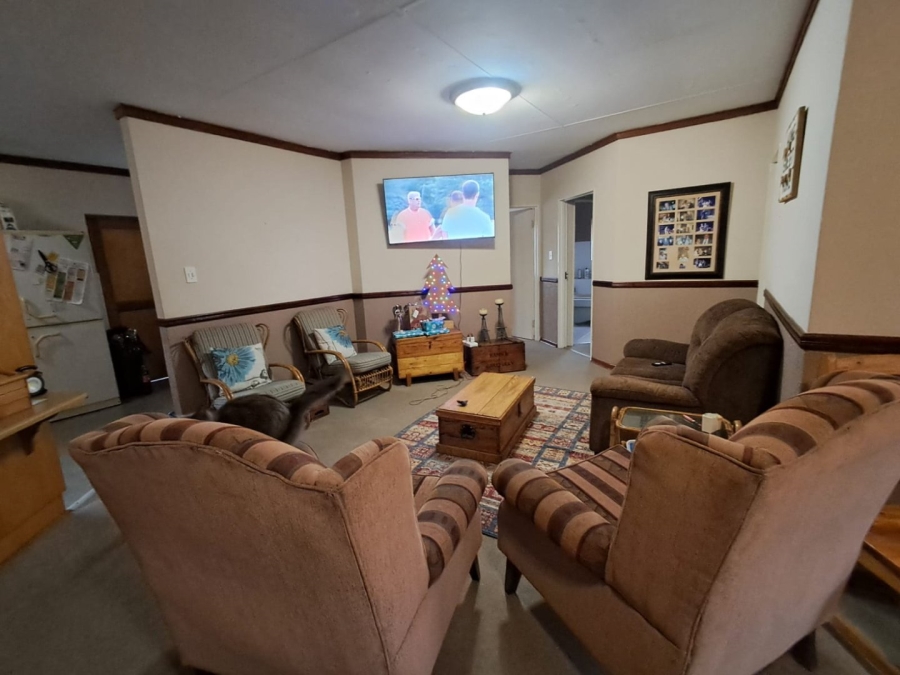 5 Bedroom Property for Sale in Langenhovenpark Free State